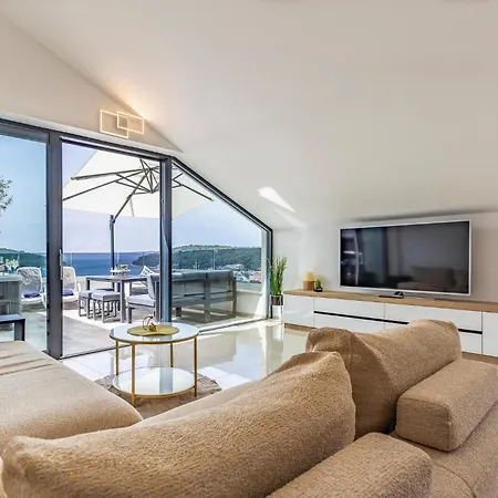 Amazing In With Jacuzzi Apartment *