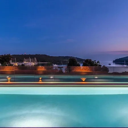 Amazing In With Jacuzzi Appartement Banjole