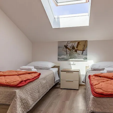 Amazing In With Jacuzzi Apartment