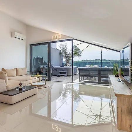 Amazing In With Jacuzzi Apartment Banjole