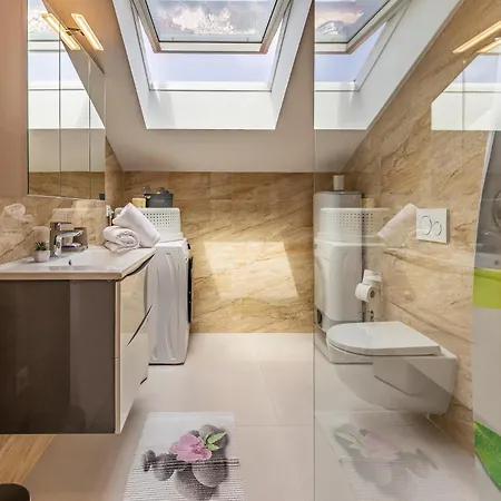Amazing In With Jacuzzi Apartment *