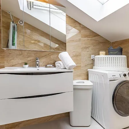 Apartman Lovely In With Swimming Pool *