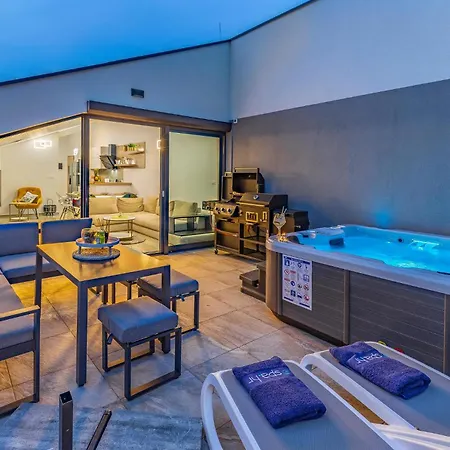 Lovely In With Swimming Pool Apartman *