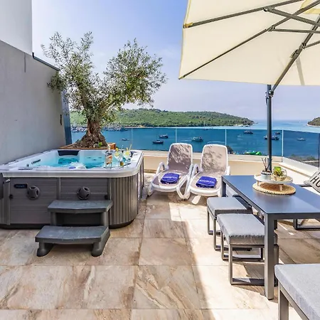 Lovely In With Swimming Pool Banjole