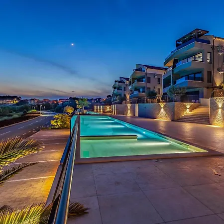 Apartman Lovely In With Swimming Pool Banjole